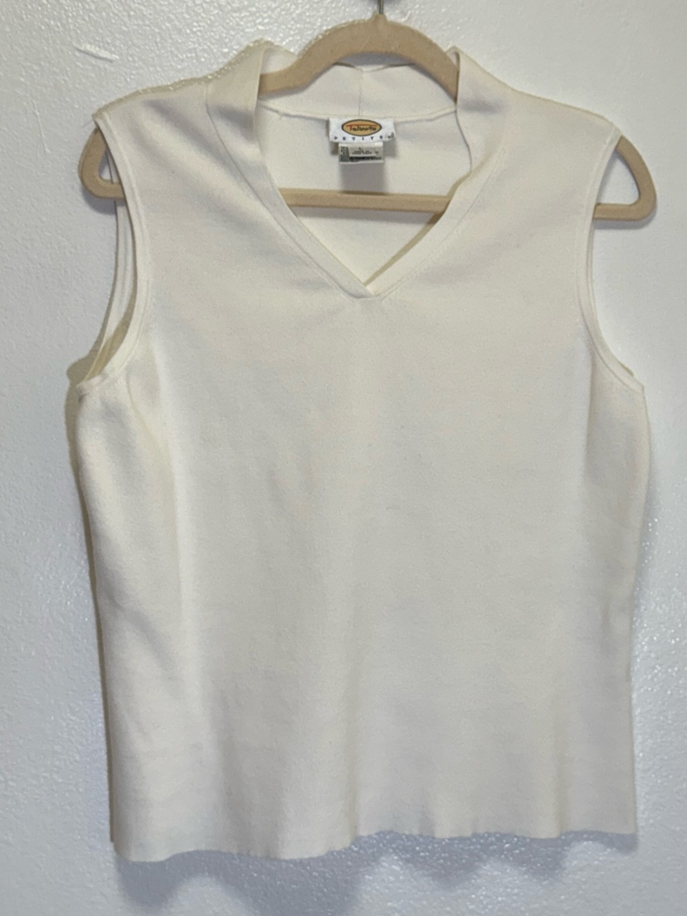 Vintage Talbots - Knit White V-Neck Sleeveless Knit Top - size Petite L